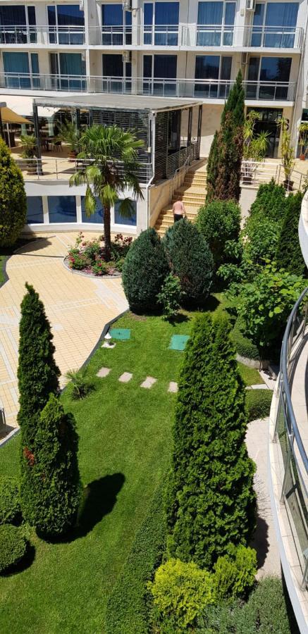 Apartment With Green Terrace Burgasz Kültér fotó