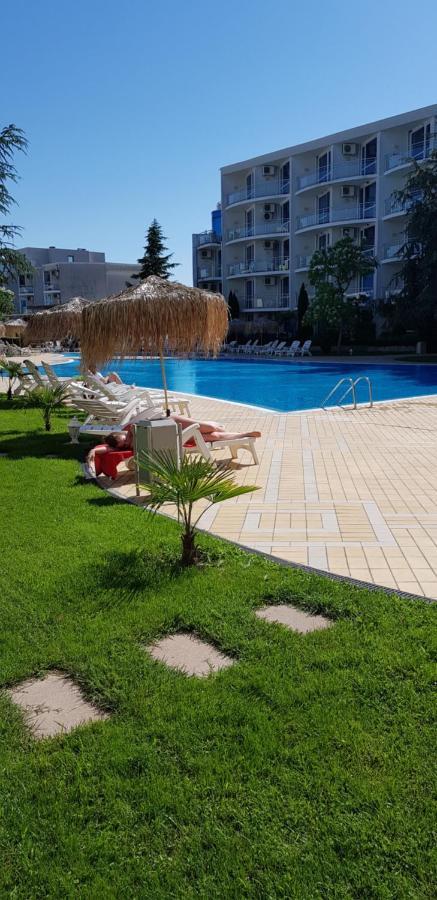 Apartment With Green Terrace Burgasz Kültér fotó