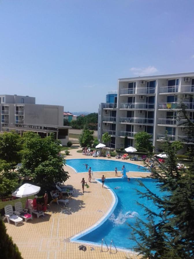 Apartment With Green Terrace Burgasz Kültér fotó
