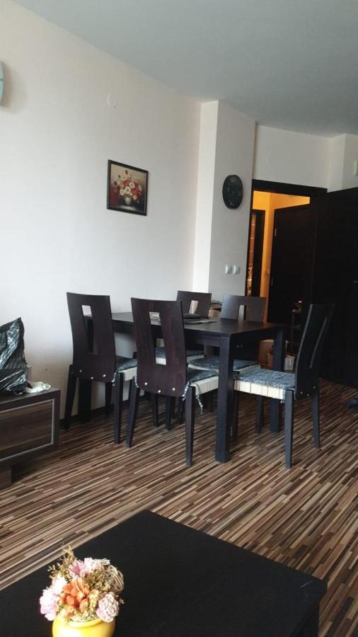 Apartment With Green Terrace Burgasz Kültér fotó
