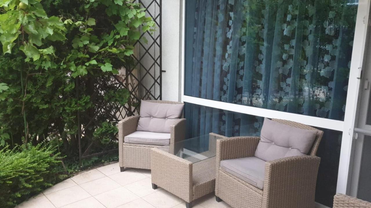 Apartment With Green Terrace Burgasz Kültér fotó
