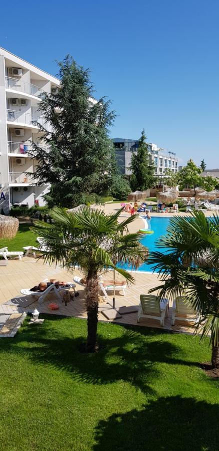 Apartment With Green Terrace Burgasz Kültér fotó
