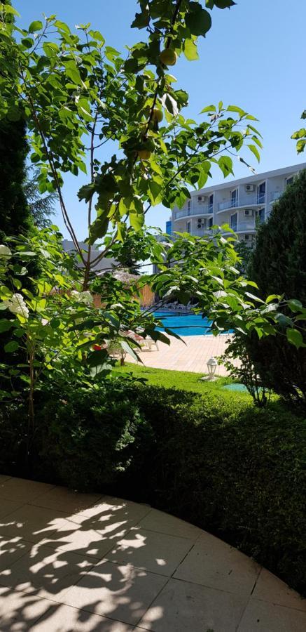 Apartment With Green Terrace Burgasz Kültér fotó