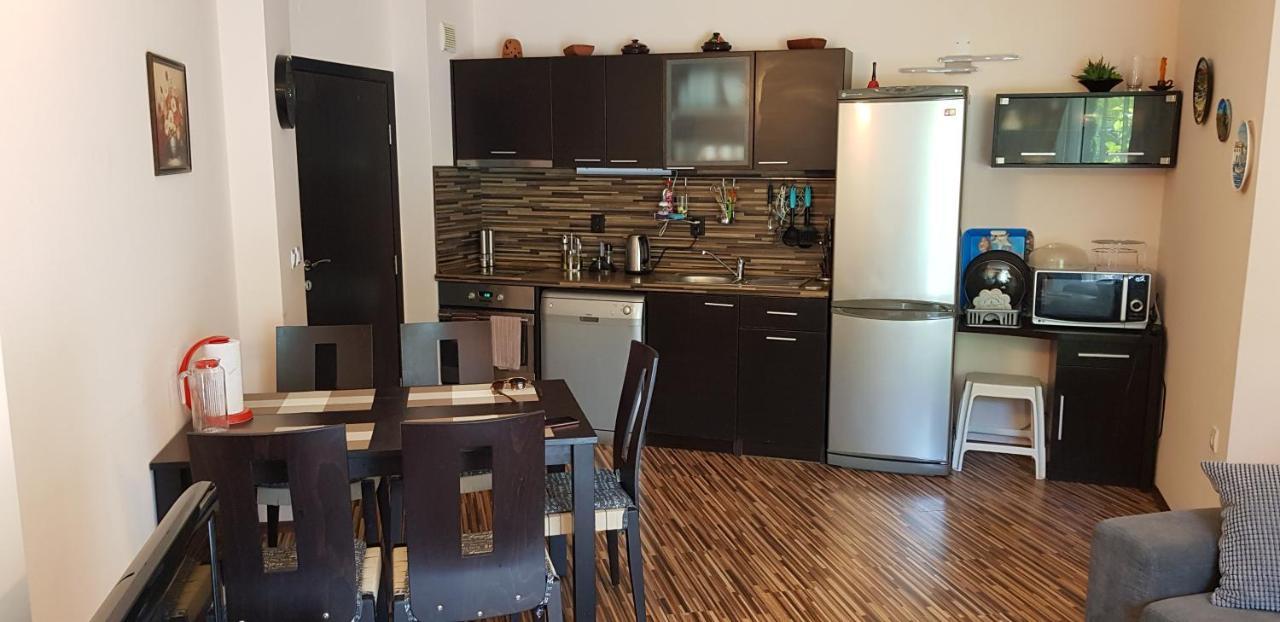 Apartment With Green Terrace Burgasz Kültér fotó