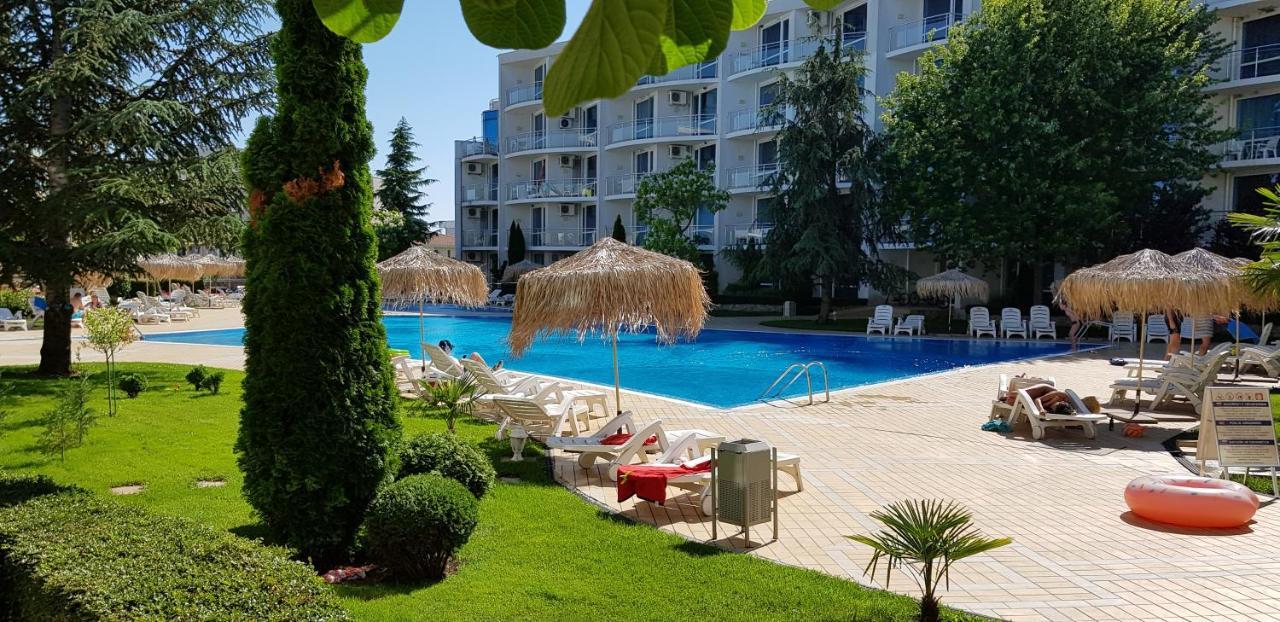 Apartment With Green Terrace Burgasz Kültér fotó